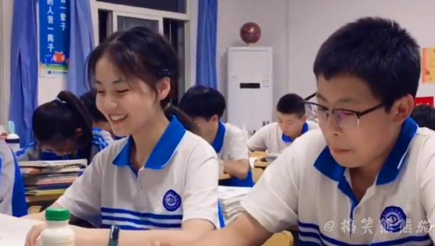 澳门正版资料大全一,deepseek小孩哥也太全面了,国产化作答解释落实_潮流版V9.12